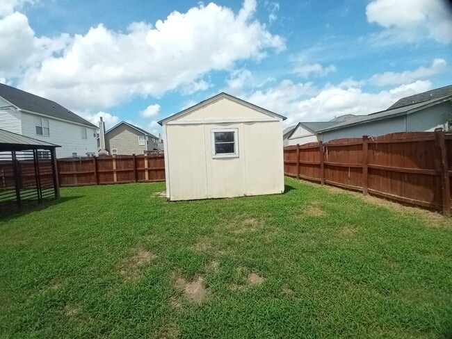 Photo - 565 Batty Way