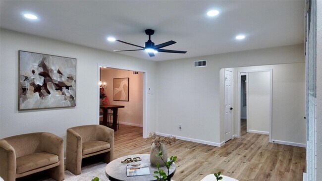Photo - 11343 Lippitt Ave
