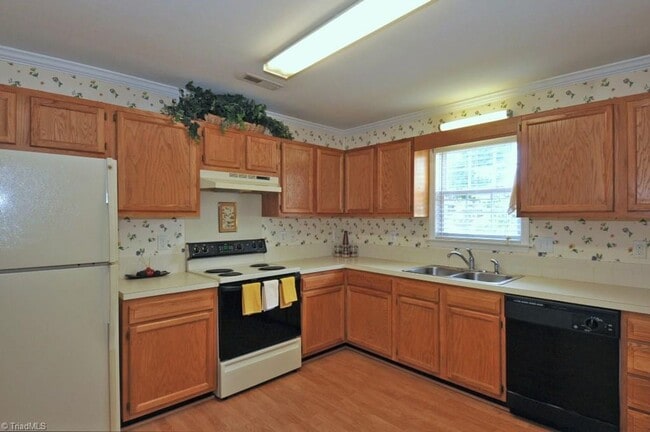 Photo - 128 Troonsway Rd