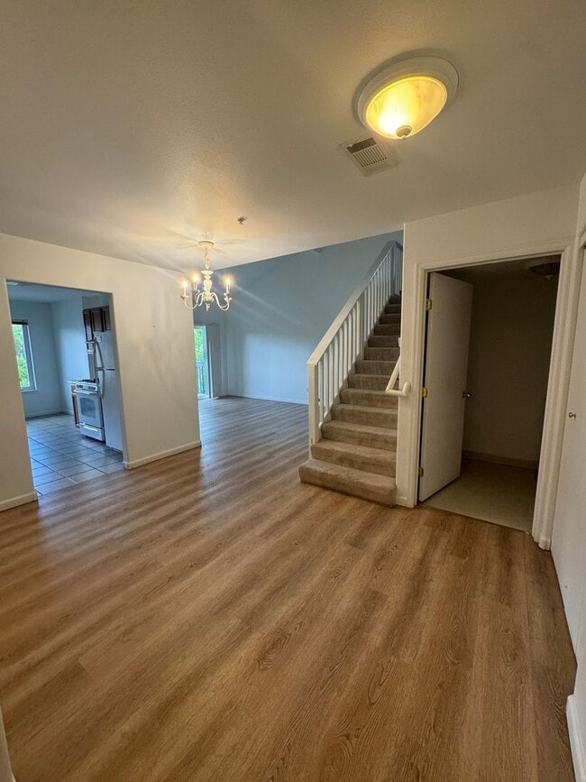 Building Photo - 3 Bedroom 2 Bath Condo in New Castle Unit Shibui