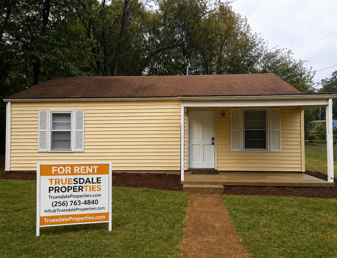 2BR 1BA with fenced in backyard - 2BR 1BA with fenced in backyard