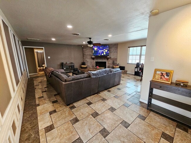 Photo - Beautiful 4 Bedroom / 2 Bath Large Home with Refrigerated Air