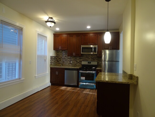 Building Photo - 25 Cross St Unit 6 Rental