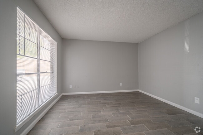 2BR, 1BA - 780SF - Living Room
