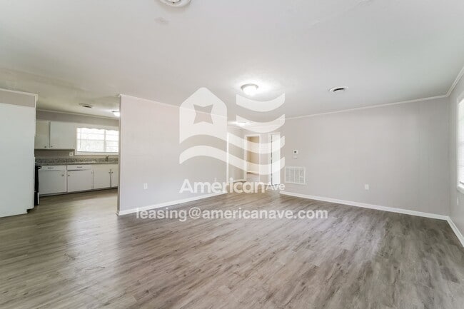 Photo - 2751 Glenn St