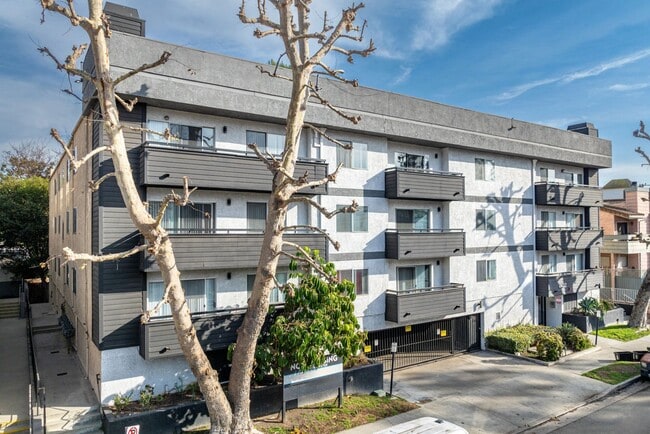 Building Photo - 4432 Coldwater Canyon
