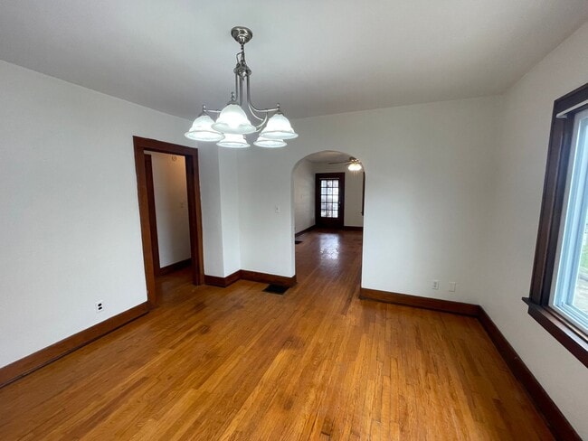 Photo - 1 Bedroom House Near Columbian Park - AVAILABLE IN MAY