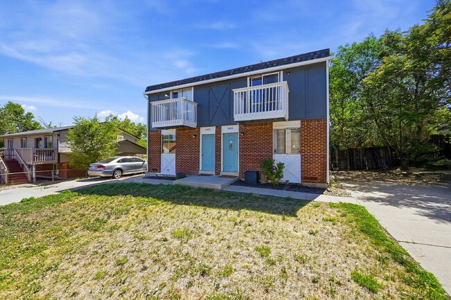 Photo - $1,695.95 - 2 Bed, 1 Bath Townhome In Denver with In Unit Laundry! Unidad 5450