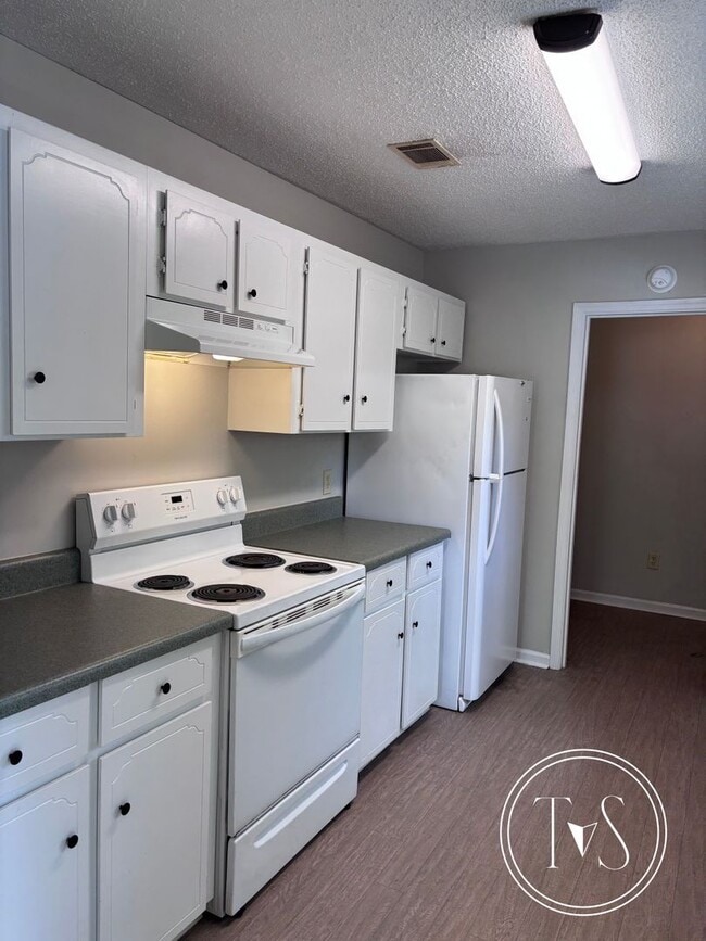 Photo - 730 Dover Ln