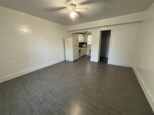 Building Photo - 1843 Dewey St Unit 121