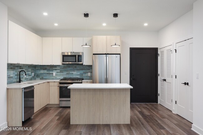 Photo - 6 West End Ct Unit 209