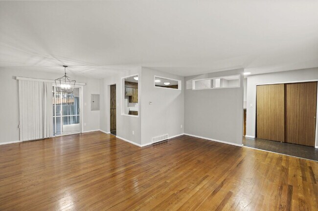 Photo - 2022 Northglen Dr