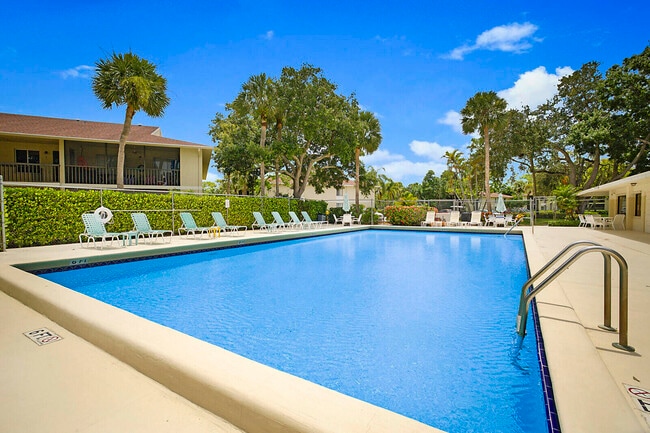Building Photo - 6568 Chasewood Dr Unit E Rental