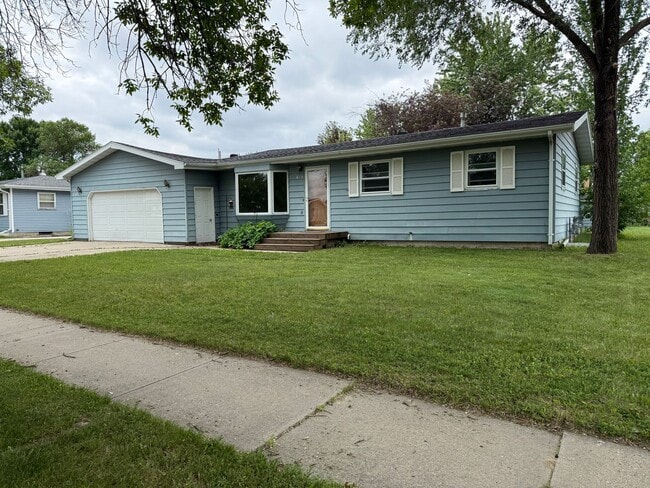 Building Photo - Available July 15th - West Fargo