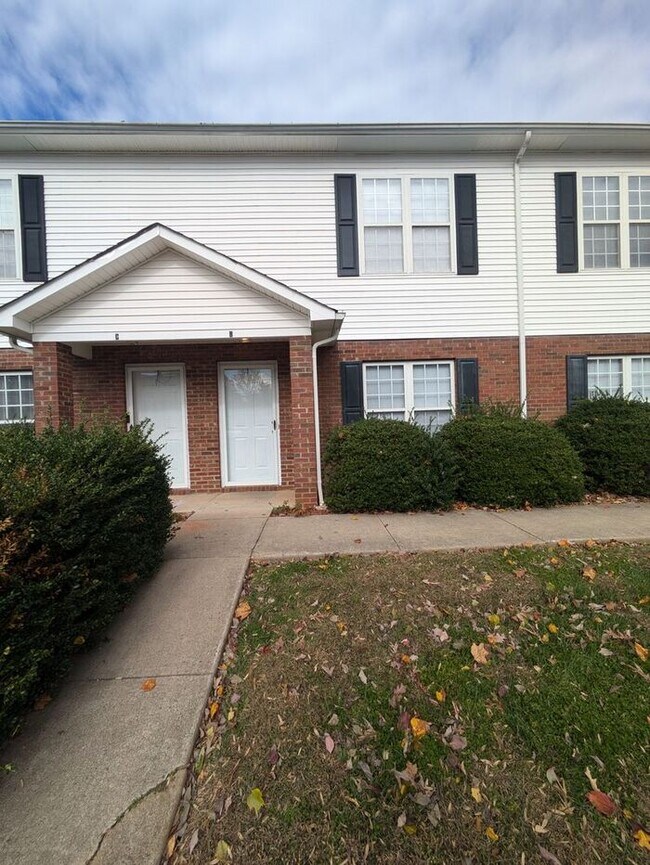 2BD/2.5BA Unit at Water Oaks in Hickory - 2BD/2.5BA Townhome Unit at Water Oaks in Hickory