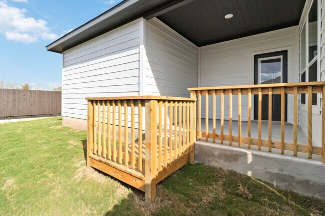 Photo - Luxury 3/2 Duplex in Buda