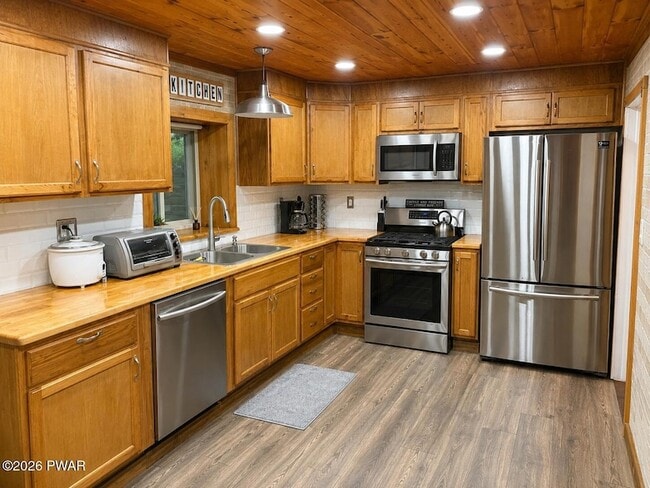 Photo - 615 Fern St