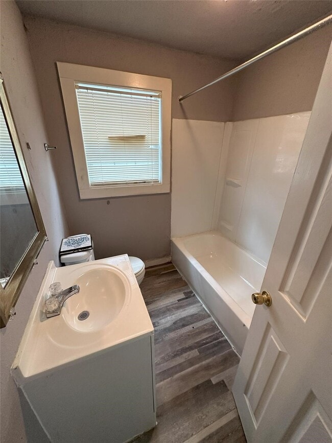 Photo - 3102 Brackenridge St