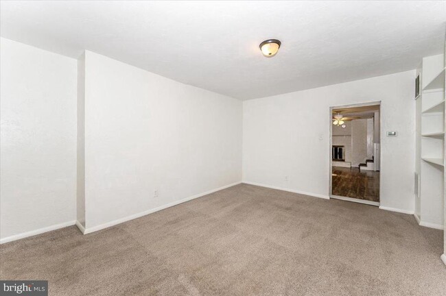 Photo - 15 W Frederick St