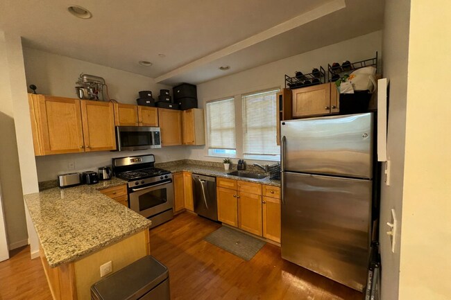 Building Photo - 108 2nd St Unit 109