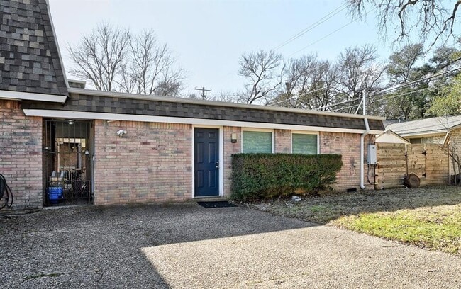 Building Photo - 8510 Mesa Dr