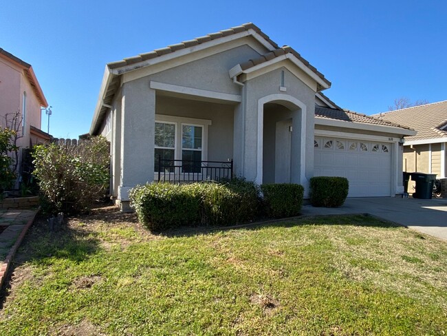 Fantastic 3 Bed, 2 Bath Home in Elk Grove - Fantastic 3 Bed, 2 Bath Home in Elk Grove