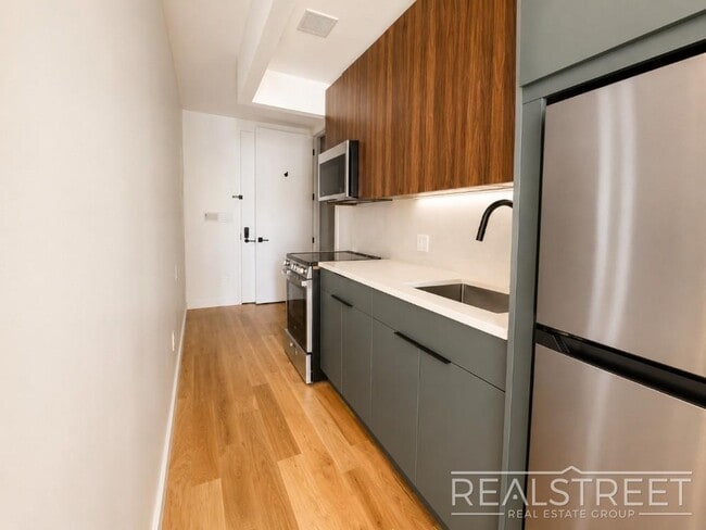 Two Bed Two Bath with Balcony!