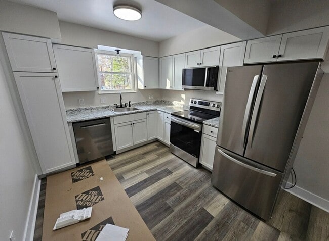 Photo - 3 Bed / 2 Bath Brick Home - showings start 12/3