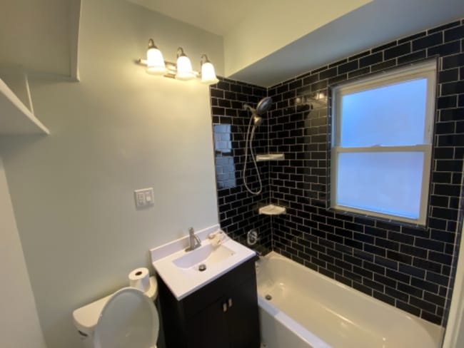 Photo - 1008 N Mozart St Unit 2nd flower