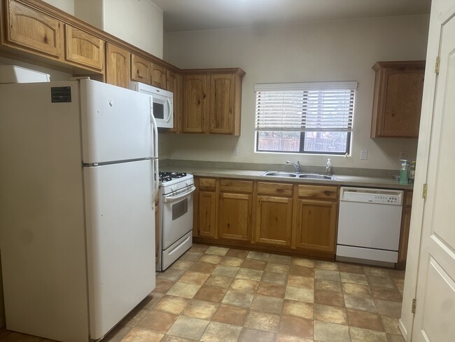 Photo - 720 N 6th Dr