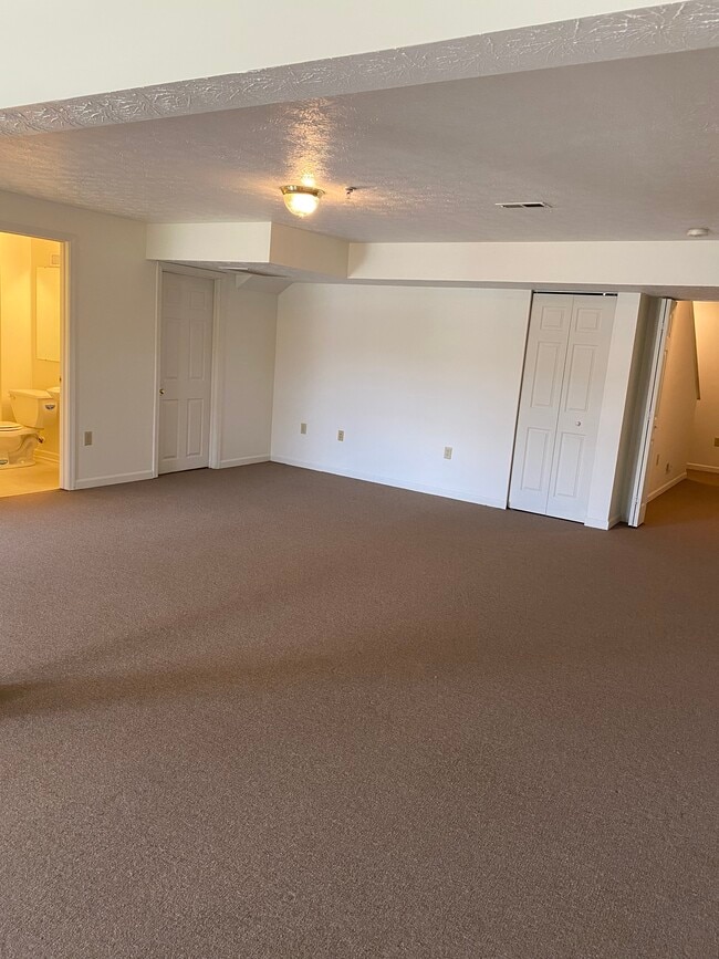 Building Photo - 1100 Arrowhead Dr