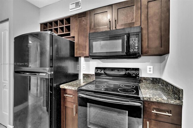 Photo - 2820 N Oakland Forest Dr Unidad 208