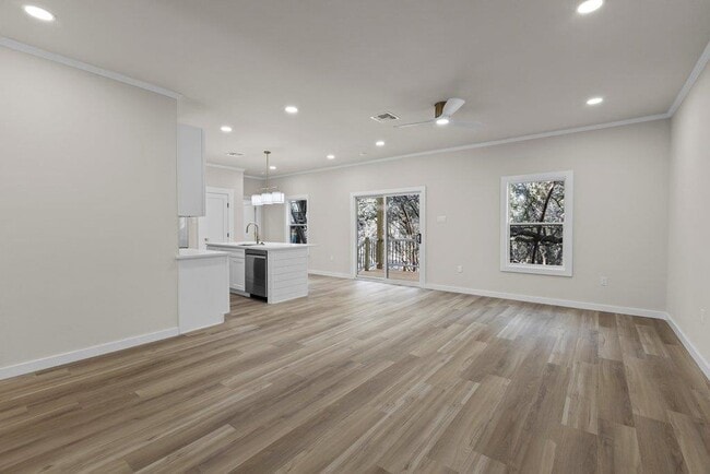 Photo - 30 Wood Glen Dr