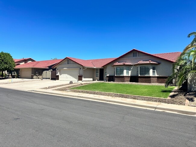 Photo - 923 N 59th St House