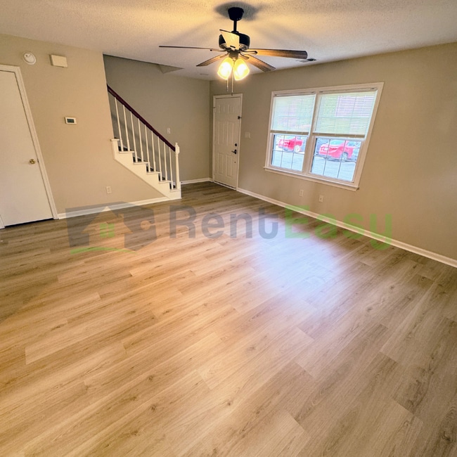 Photo - 401 Henley Ct