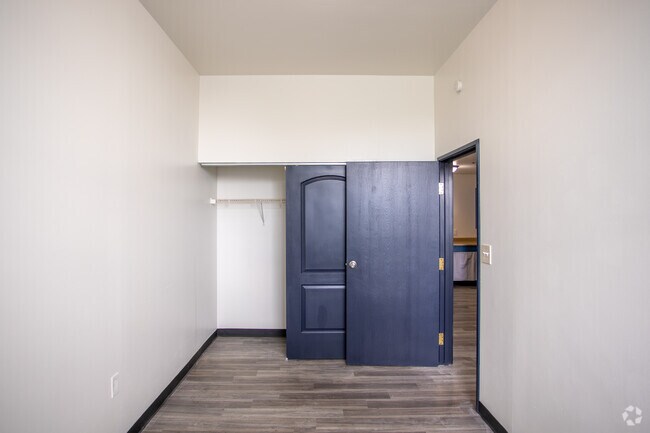 3BR, 1BA - 950 SF