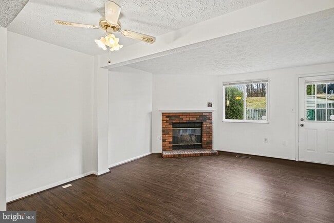 Photo - 3525 Laurel View Ct