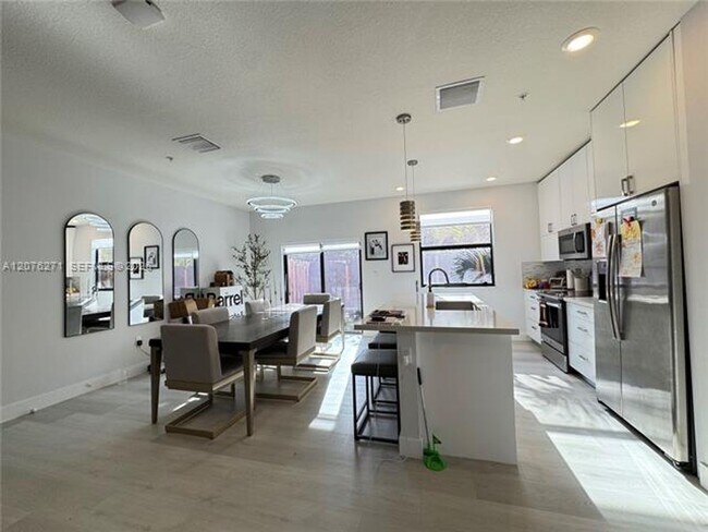Photo - 10413 NW 82nd St