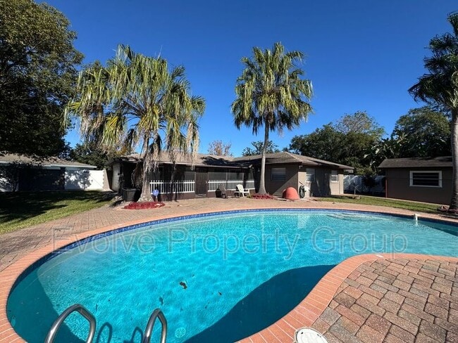 Building Photo - 724 Forest Glen Ct