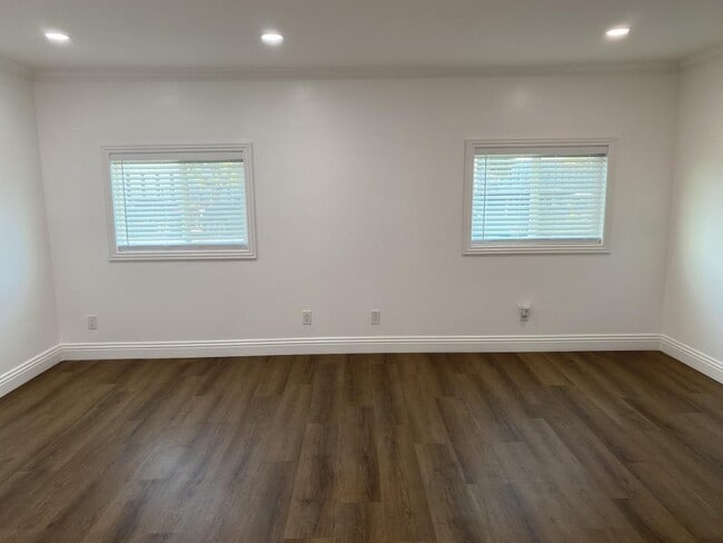 Photo - 7217 Eckstrom Ave
