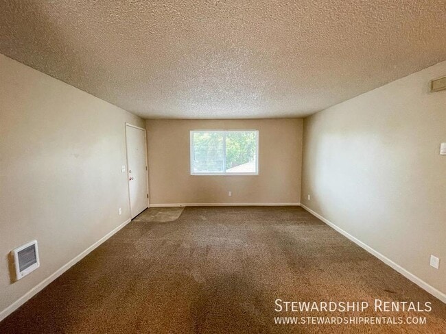 Photo - 1359 Liberty St NE