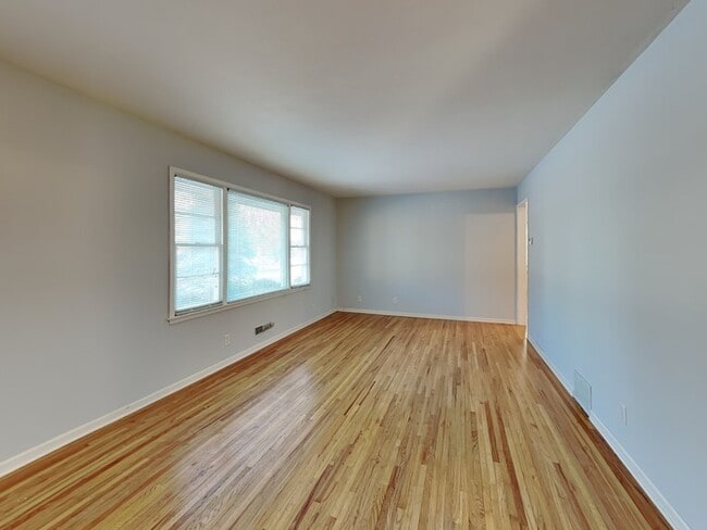 Photo - 2907 W 87th St