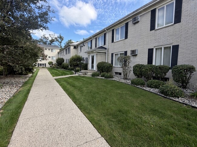 Ramblewood Apartments