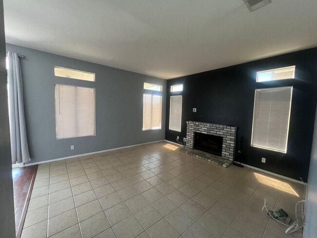 Photo - Welcome Home in the Desirable Orangecrest Community!