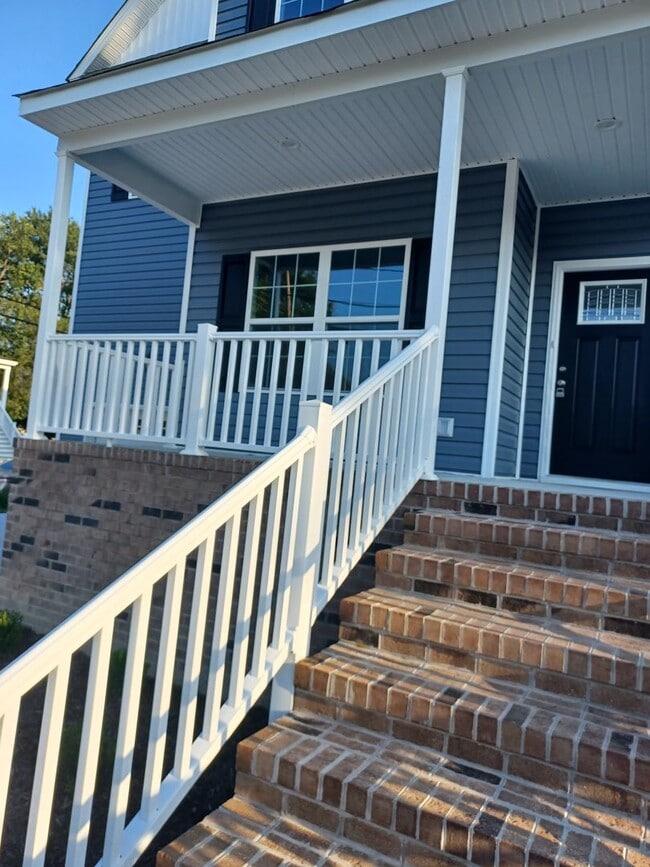 Photo - Beautiful 5 Bedroom Home in Hampton