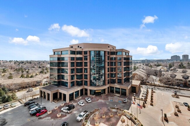 Photo - Come live in Penterra Plaza!