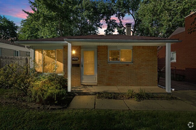 Building Photo - BEAUTIFUL 3 BED 1.5 BATH HOME  IN OAK PARK MI