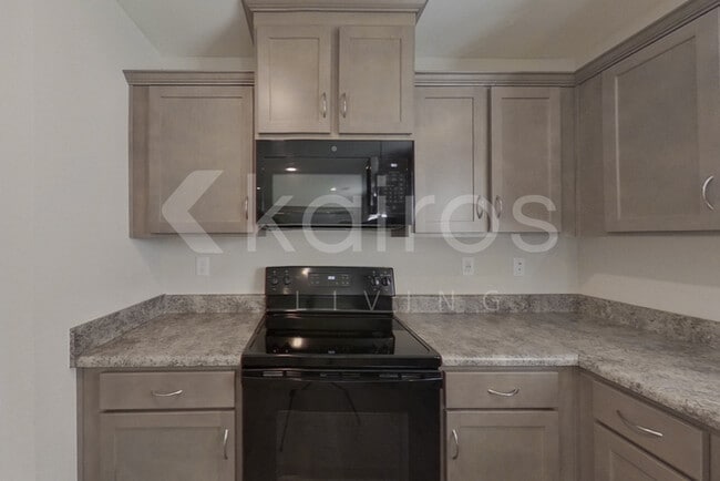 Photo - 1396 Maxwell Cir