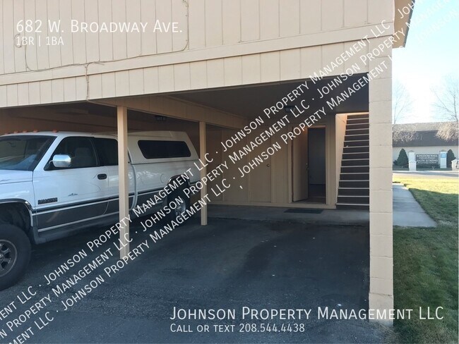 682 W Broadway Ave