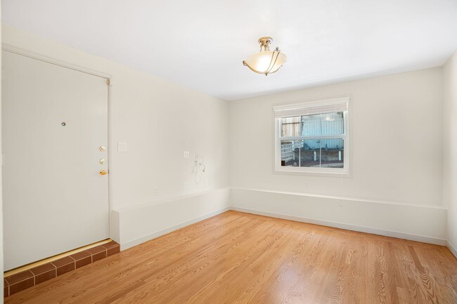 Photo - LAKESIDE HOUSE FOR RENT - $5,400